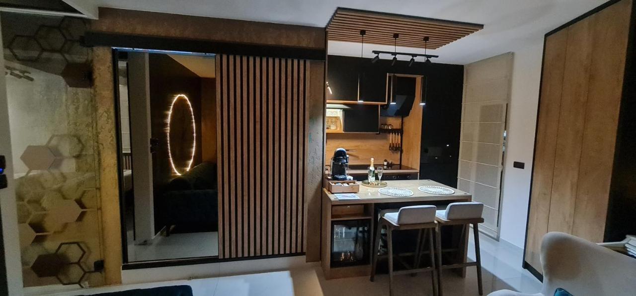 Design Apartment Platinium Spa Lux 5 Star "Havana" Completely Private Wellness & Spa Free Included Sauna & Jacuzzi & Salt Wall & Fire Place & 3D Ceilings & Business Wifi & Netflix & Keyless Code Entry & Full Smart App & Secure 2 Parking Place Ćuprija Kültér fotó