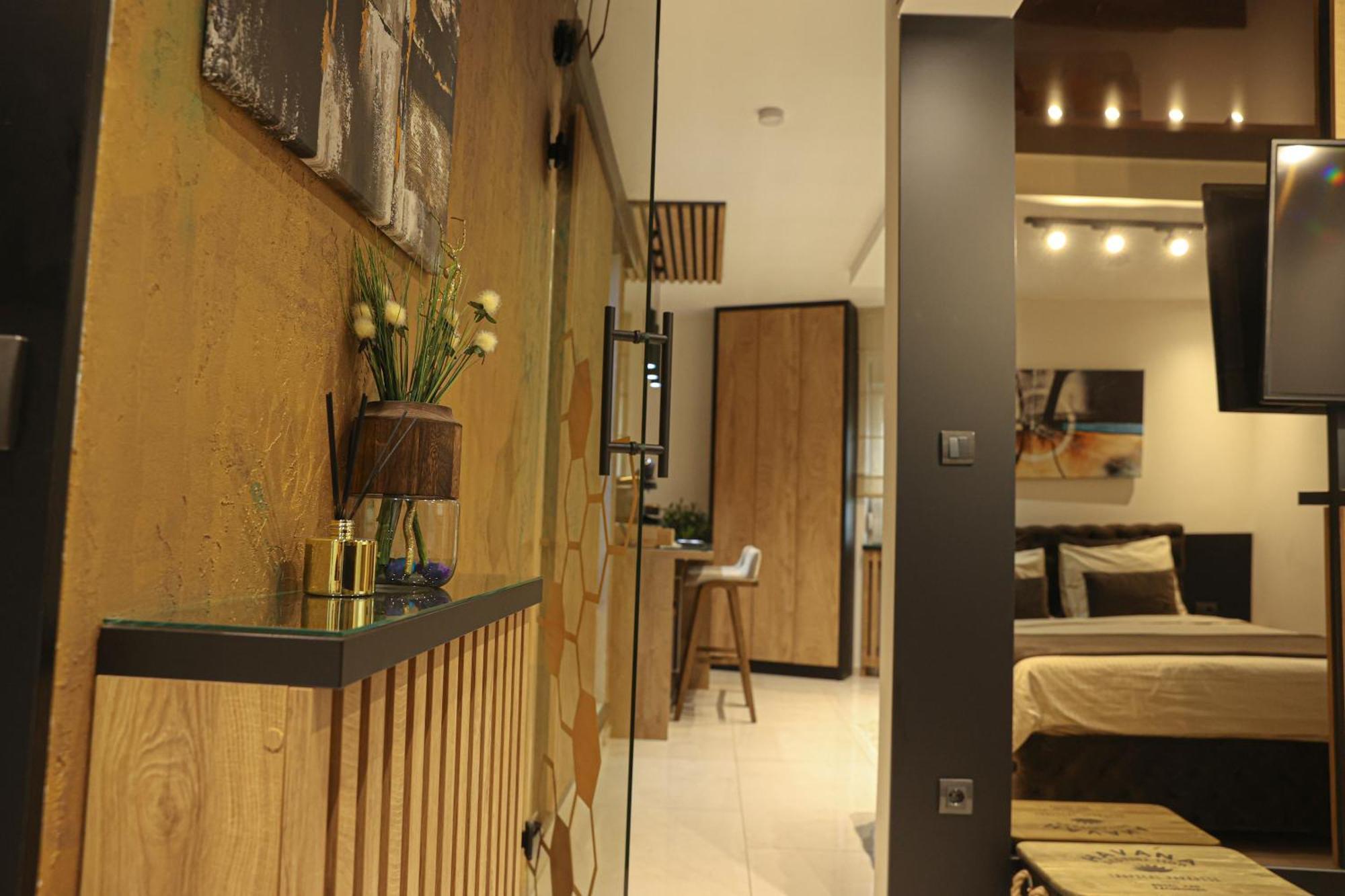 Design Apartment Platinium Spa Lux 5 Star "Havana" Completely Private Wellness & Spa Free Included Sauna & Jacuzzi & Salt Wall & Fire Place & 3D Ceilings & Business Wifi & Netflix & Keyless Code Entry & Full Smart App & Secure 2 Parking Place Ćuprija Kültér fotó