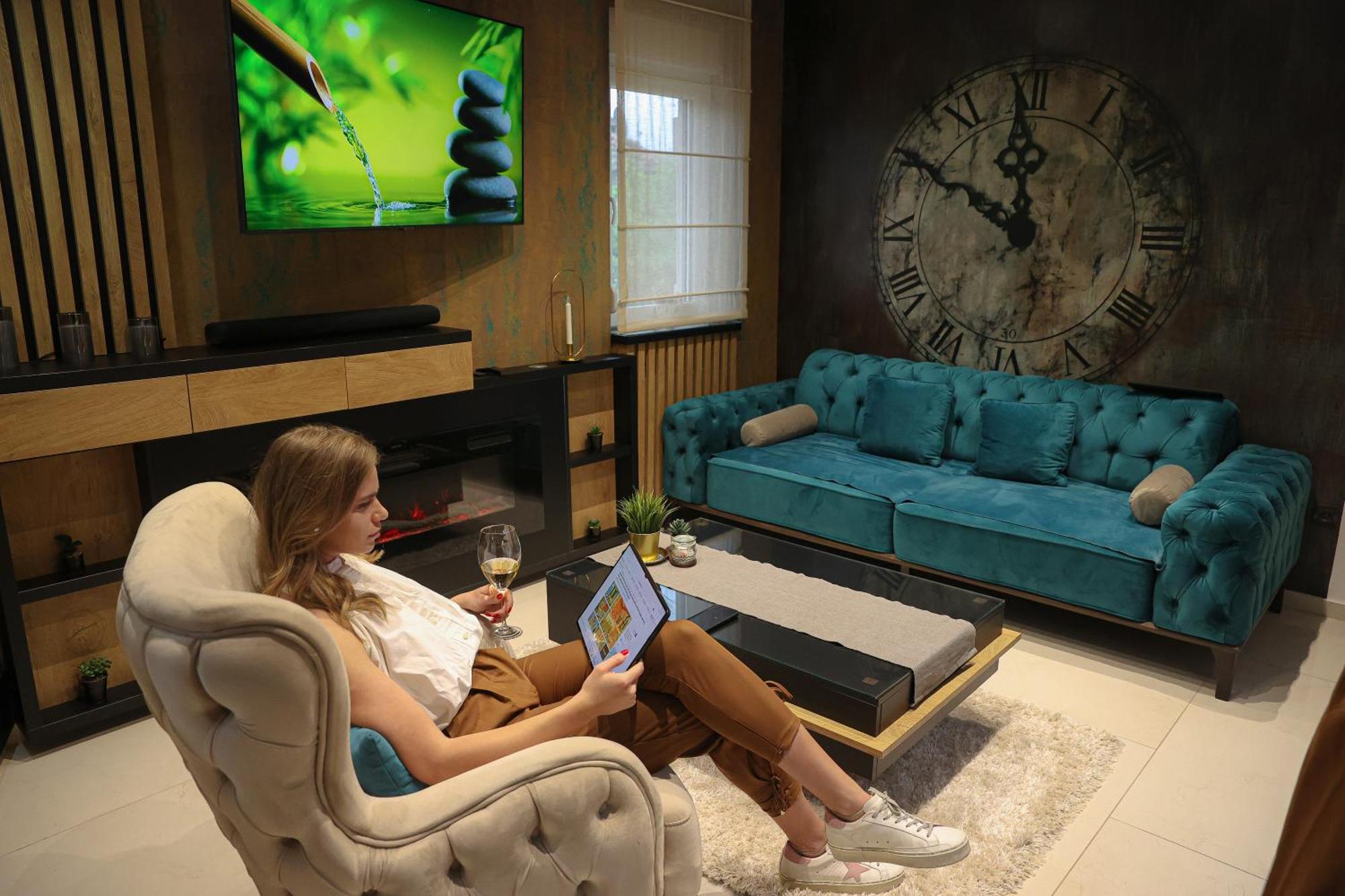 Design Apartment Platinium Spa Lux 5 Star "Havana" Completely Private Wellness & Spa Free Included Sauna & Jacuzzi & Salt Wall & Fire Place & 3D Ceilings & Business Wifi & Netflix & Keyless Code Entry & Full Smart App & Secure 2 Parking Place Ćuprija Kültér fotó