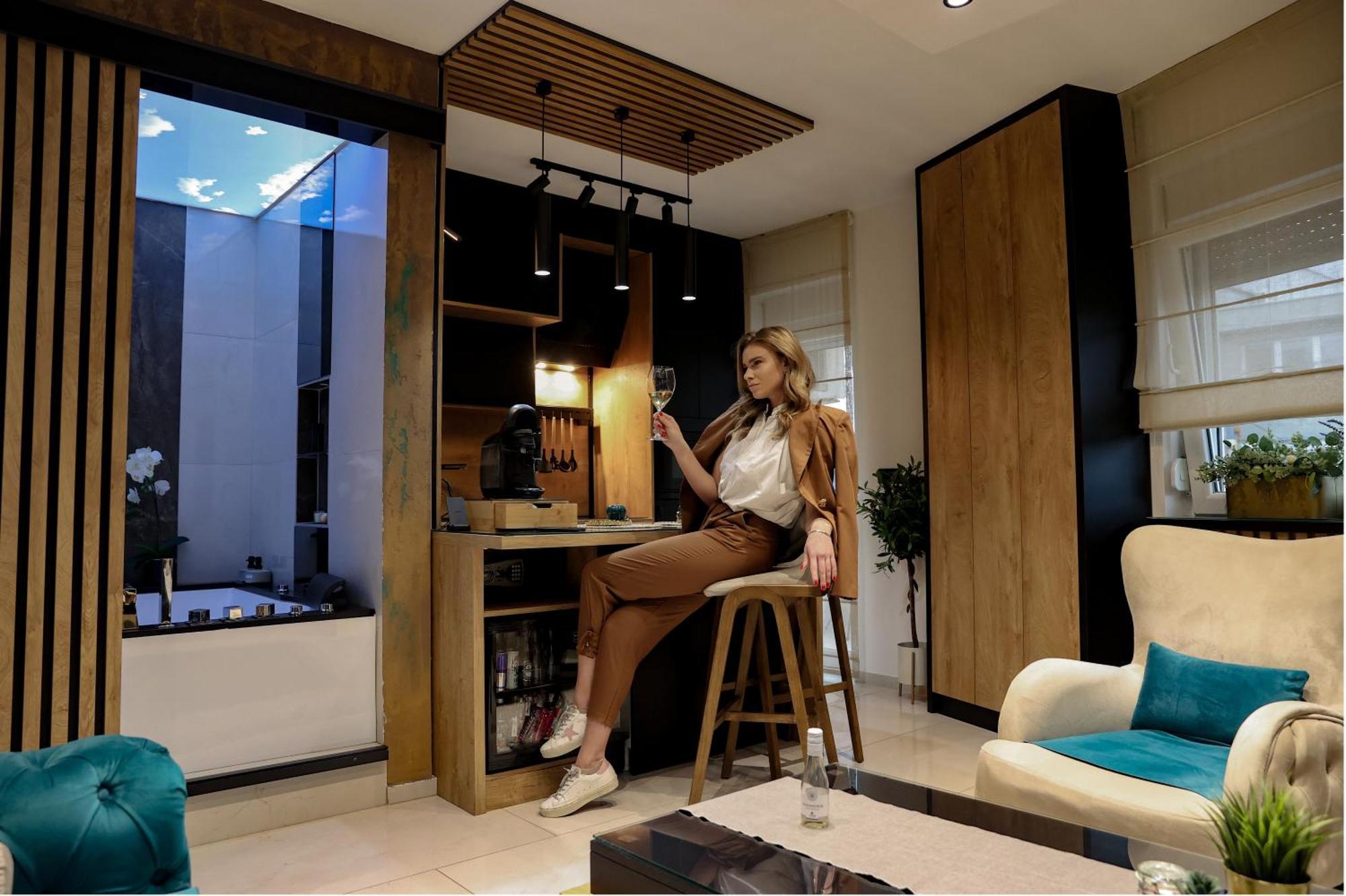 Design Apartment Platinium Spa Lux 5 Star "Havana" Completely Private Wellness & Spa Free Included Sauna & Jacuzzi & Salt Wall & Fire Place & 3D Ceilings & Business Wifi & Netflix & Keyless Code Entry & Full Smart App & Secure 2 Parking Place Ćuprija Kültér fotó